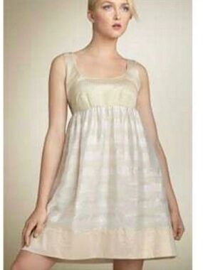Diane Von Furstenberg Gold Cream and Silver Silk/Wool/…Blend Dress Size 8. New